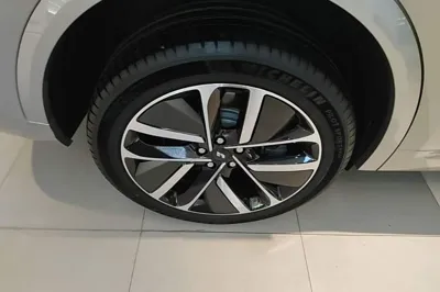 Li Auto L8