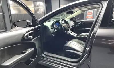 Chrysler 200