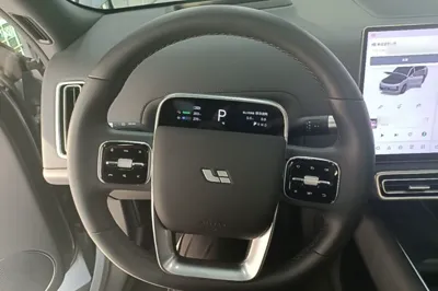 Li Auto L8