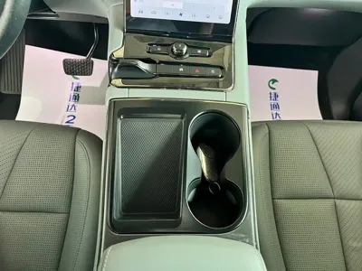 Nio ES8