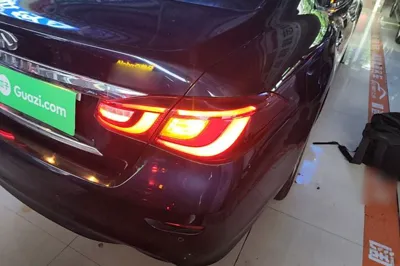 Infiniti Q70