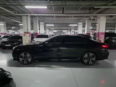 BMW i7