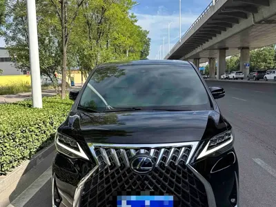 Lexus LM