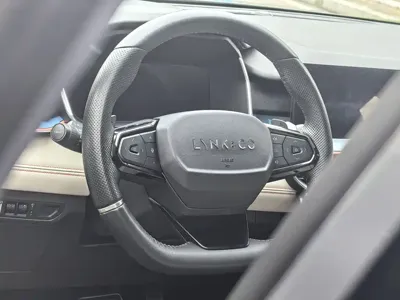 Lynk & Co 06