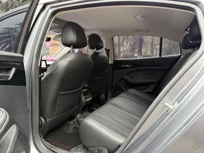 Roewe i5