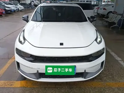 Lynk & Co 03