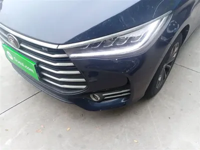 BYD MAX