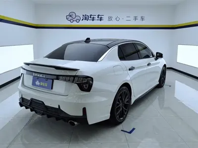Lynk & Co 03