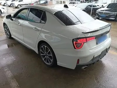 Lynk & Co 03