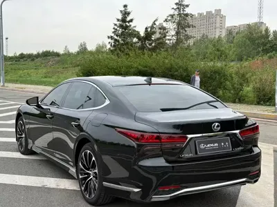Lexus LS