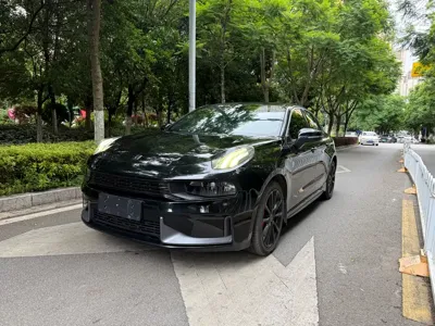 Lynk & Co 03