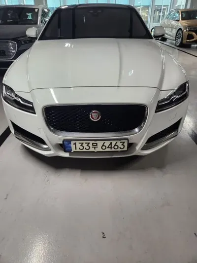 Jaguar XF