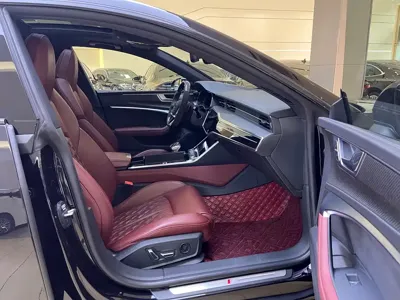 Audi A7L