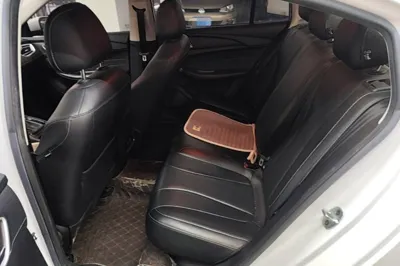 Roewe i5