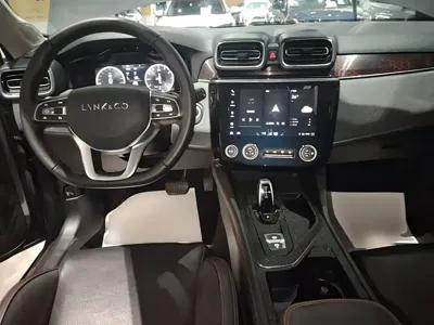 Lynk & Co 02