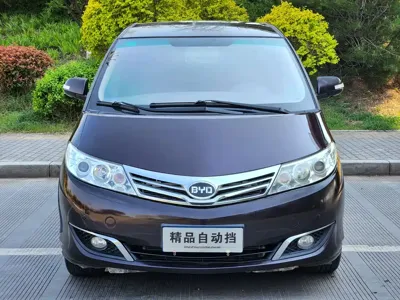 BYD M6