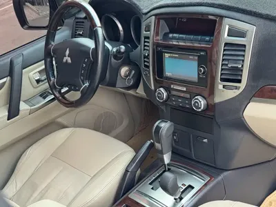 Mitsubishi Pajero (Import)