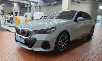 BMW i5