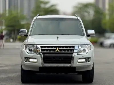 Mitsubishi Pajero (Import)