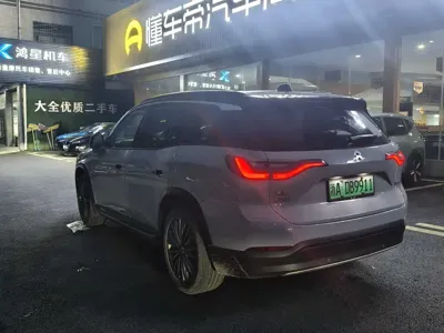 Nio ES8
