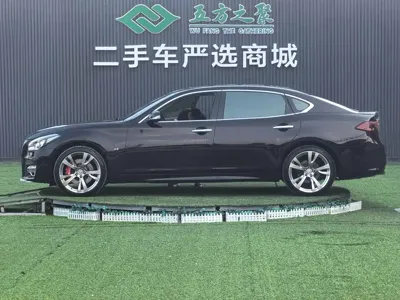 Infiniti Q70