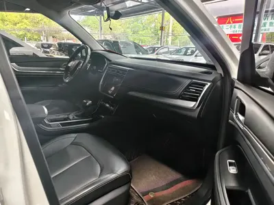 Roewe RX8