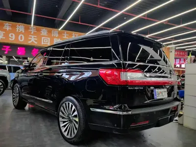 Lincoln Navigator