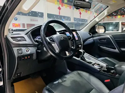 Mitsubishi Pajero Sport (Import)