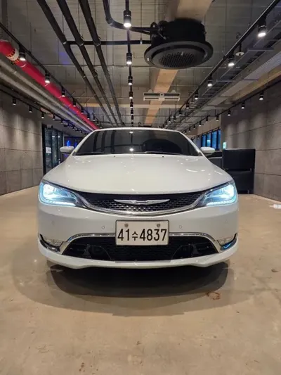 Chrysler 200