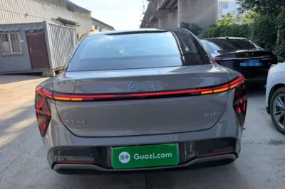 Hongqi EH7