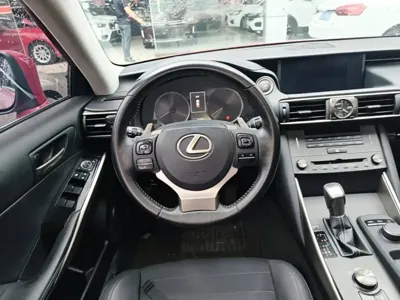 Lexus IS