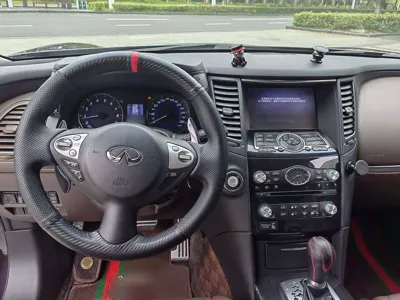 Infiniti QX70