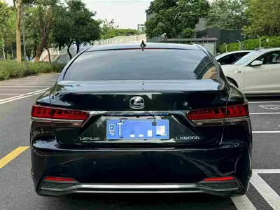 Lexus LS