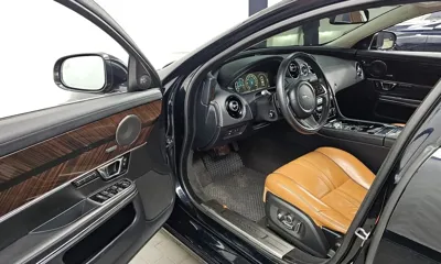 Jaguar XJ