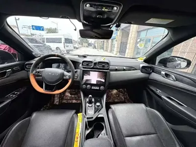 Lynk & Co 02