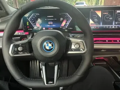 BMW i5