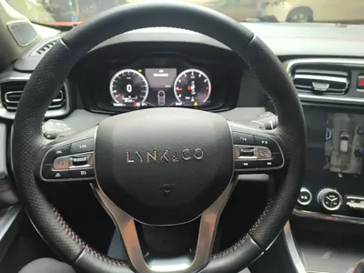 Lynk & Co 01