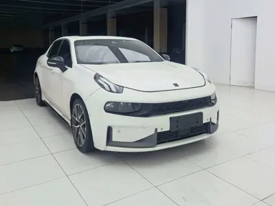 Lynk & Co 03
