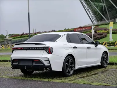 Lynk & Co 03