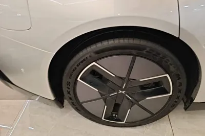 Xpeng P7