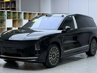 Nio ES8
