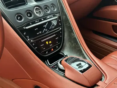 Aston Martin DB11