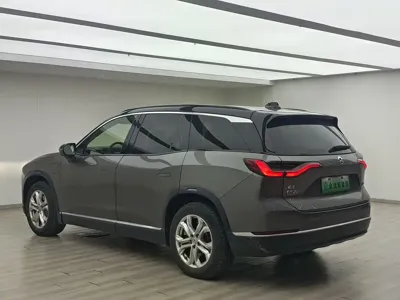 Nio ES8