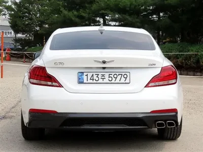 Genesis G70