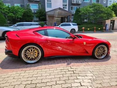 Ferrari 812