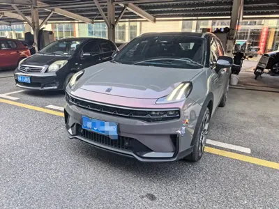 Lynk & Co 06