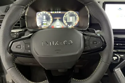 Lynk & Co 06