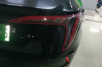 Hongqi E-QM5