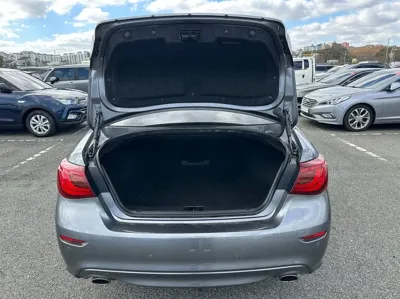 Infiniti Q70