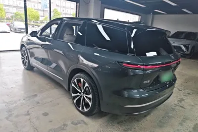 Nio ES8